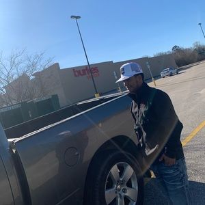 Meet your Posher, Claudio